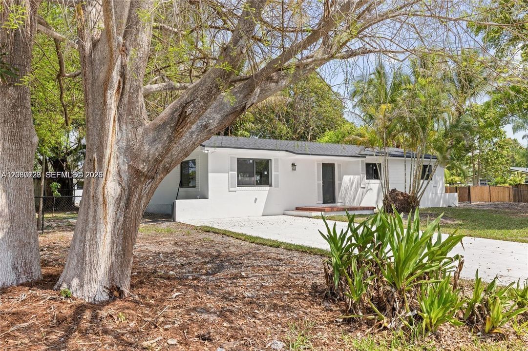 For Rent: $3,800 (3 beds, 2 baths, 2196 Square Feet)