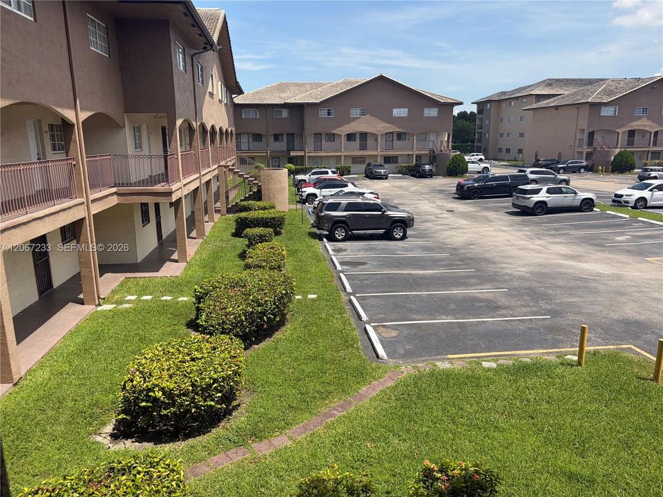 For Sale: $270,000 (2 beds, 2 baths, 1200 Square Feet)