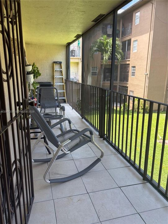 For Sale: $270,000 (2 beds, 2 baths, 1200 Square Feet)