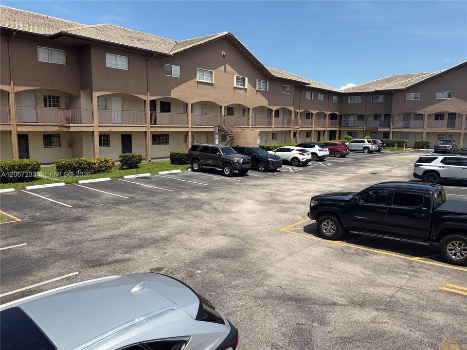 For Sale: $270,000 (2 beds, 2 baths, 1200 Square Feet)