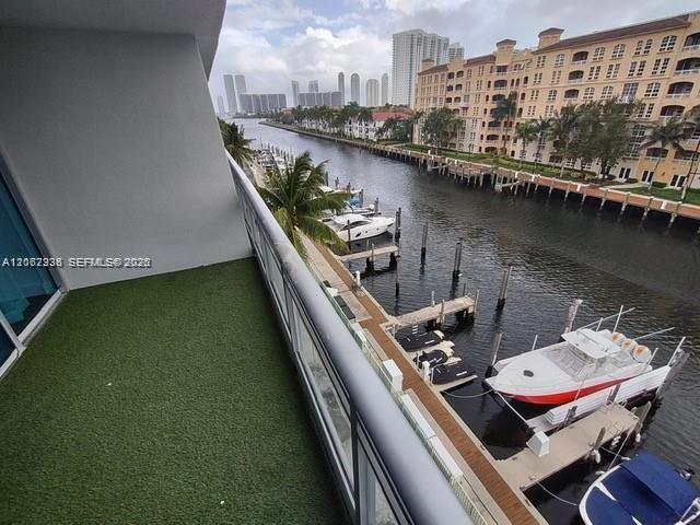 En Venta: $720,000 (2 camas, 3 baños, 1552 Pies cuadrados)