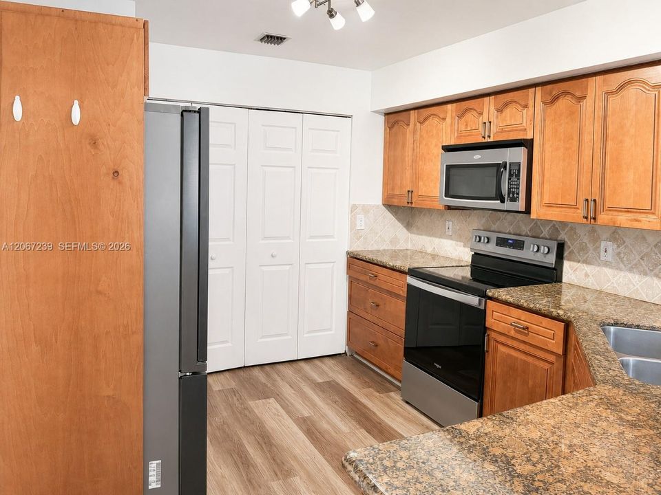 For Sale: $440,000 (3 beds, 2 baths, 1547 Square Feet)