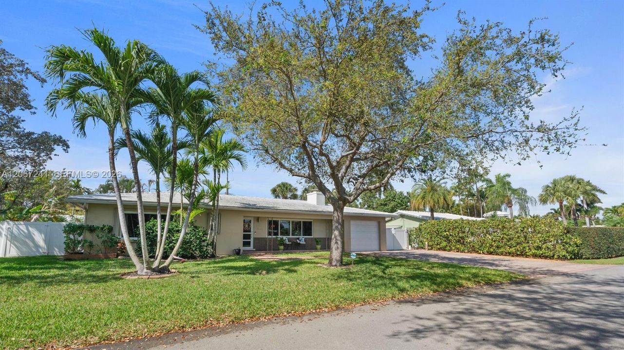 For Rent: $4,300 (2 beds, 2 baths, 1545 Square Feet)