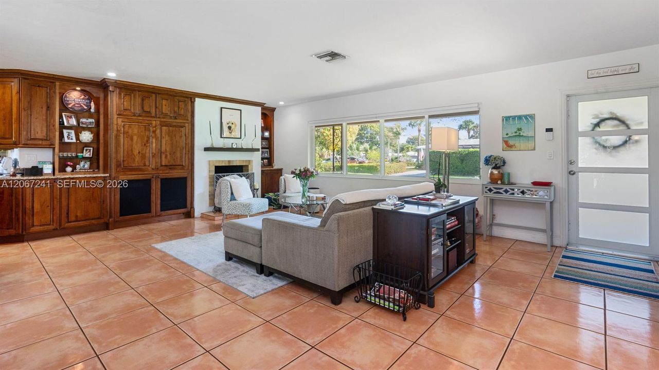 For Rent: $4,300 (2 beds, 2 baths, 1545 Square Feet)