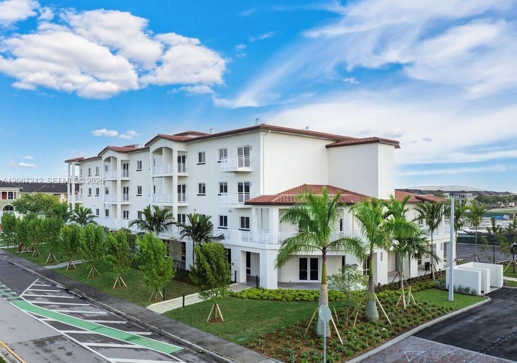 For Rent: $2,100 (1 beds, 1 baths, 843 Square Feet)