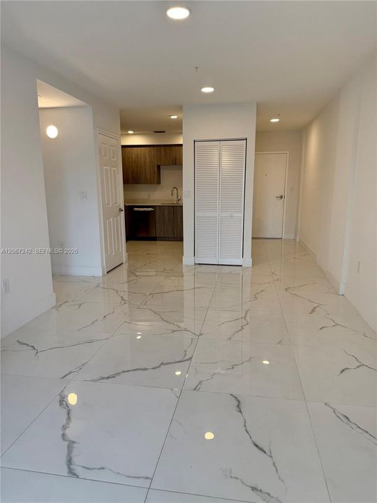 For Rent: $2,100 (1 beds, 1 baths, 843 Square Feet)