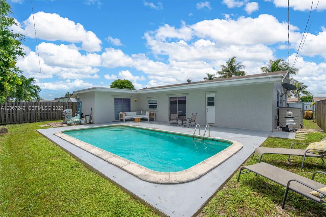 For Sale: $580,000 (3 beds, 2 baths, 1437 Square Feet)
