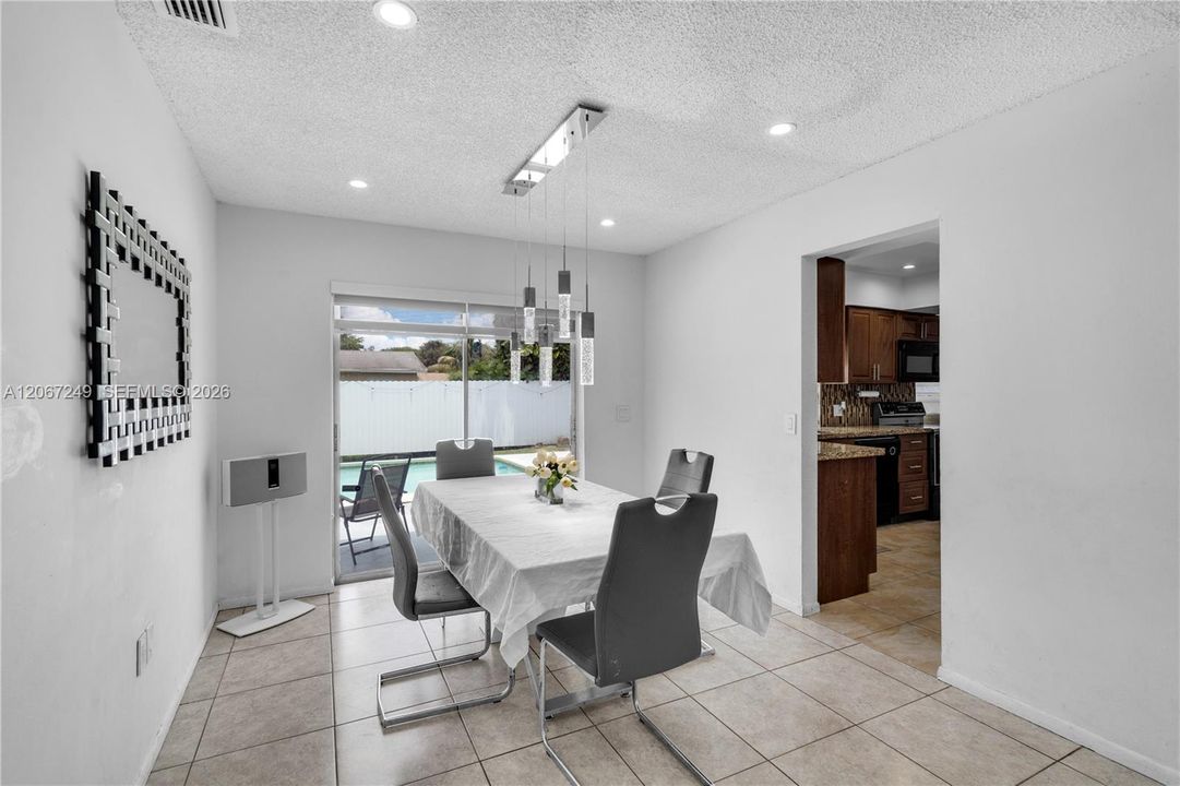 For Sale: $580,000 (3 beds, 2 baths, 1437 Square Feet)