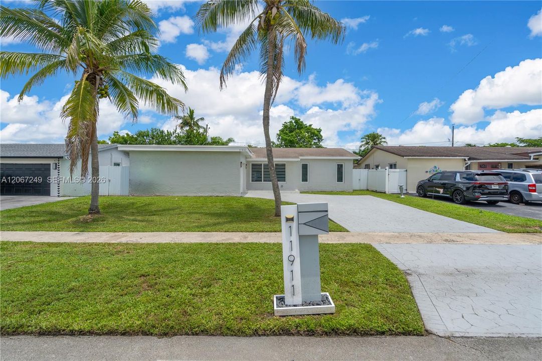 For Sale: $580,000 (3 beds, 2 baths, 1437 Square Feet)