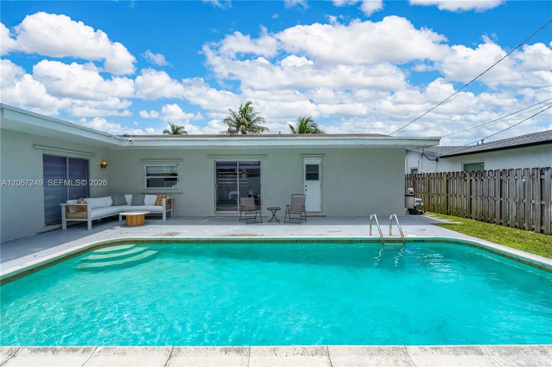 For Sale: $580,000 (3 beds, 2 baths, 1437 Square Feet)