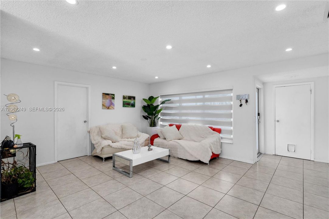 For Sale: $580,000 (3 beds, 2 baths, 1437 Square Feet)