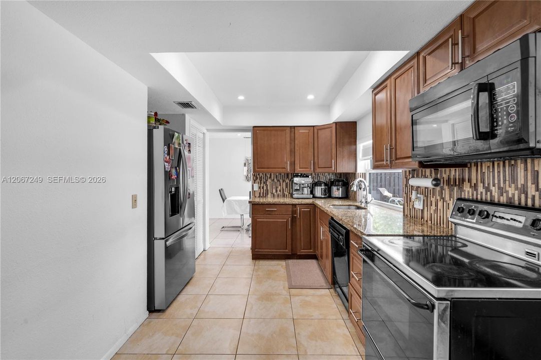 For Sale: $580,000 (3 beds, 2 baths, 1437 Square Feet)