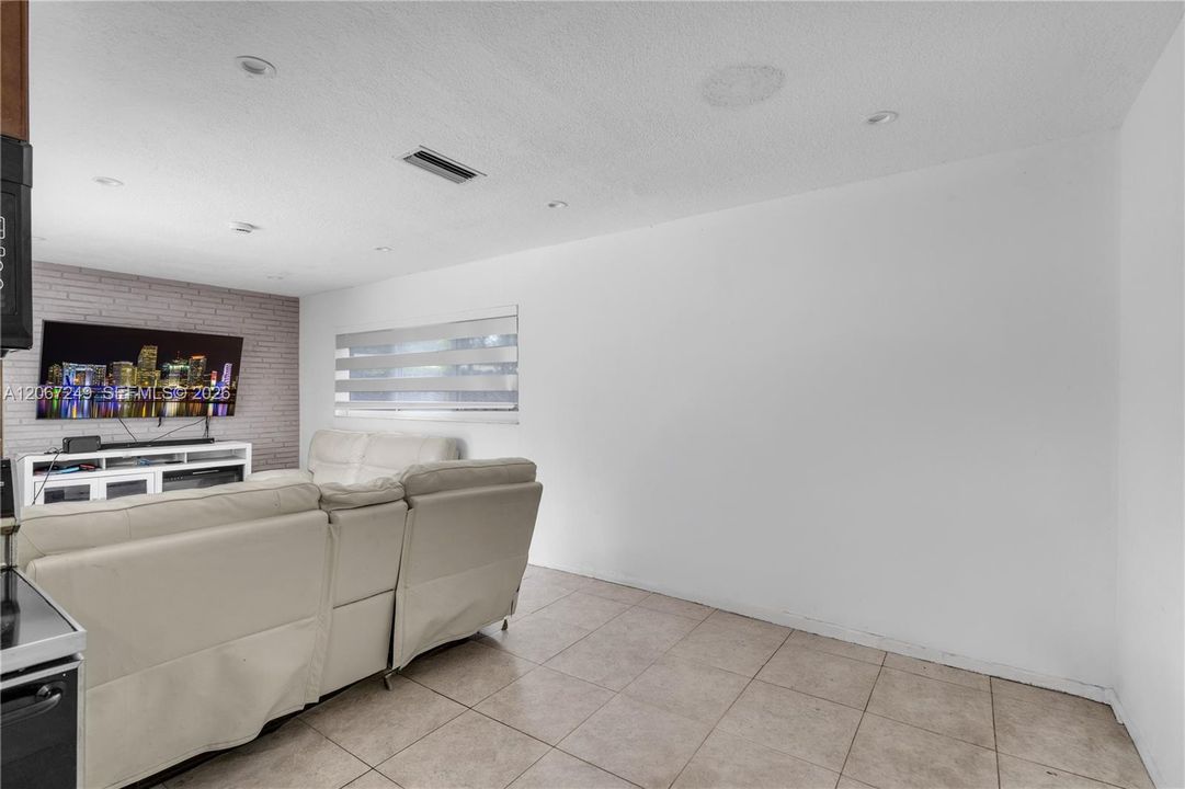 For Sale: $580,000 (3 beds, 2 baths, 1437 Square Feet)