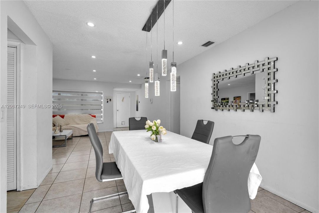 For Sale: $580,000 (3 beds, 2 baths, 1437 Square Feet)