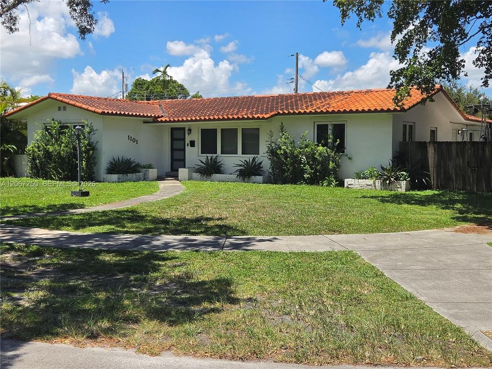 For Sale: $899,000 (3 beds, 2 baths, 1942 Square Feet)