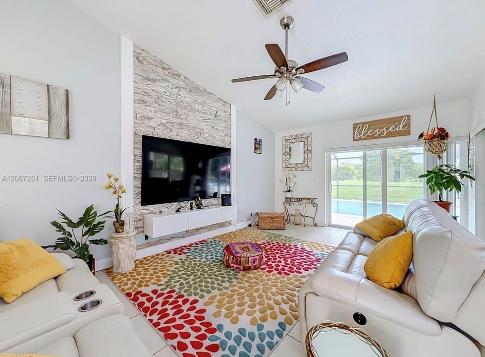 En Venta: $598,000 (3 camas, 2 baños, 1698 Pies cuadrados)