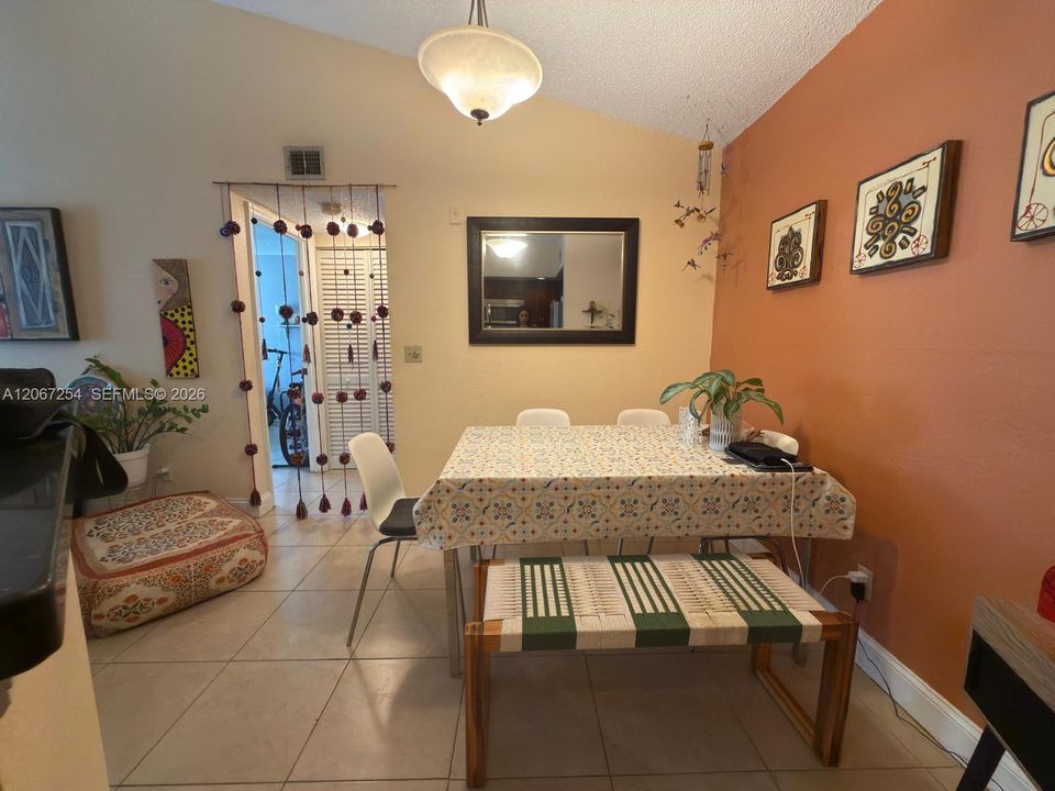 В аренду: $1,900 (1 спален, 1 ванн, 743 Квадратных фут)