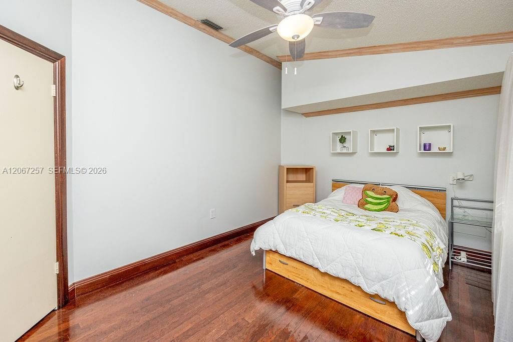 For Rent: $8,800 (5 beds, 3 baths, 2498 Square Feet)