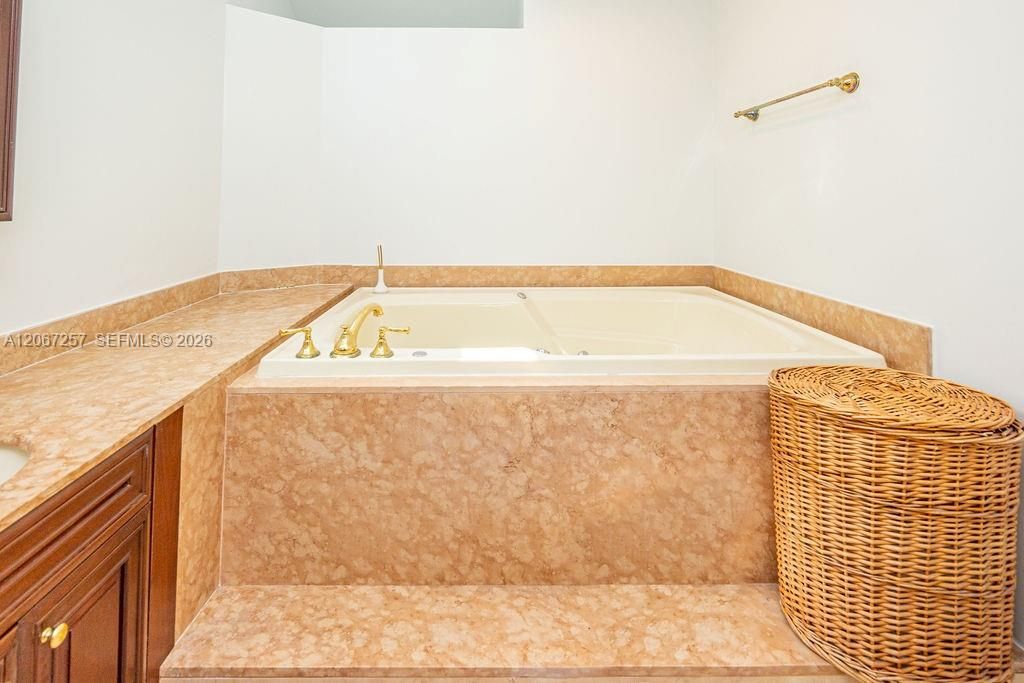 For Rent: $8,800 (5 beds, 3 baths, 2498 Square Feet)