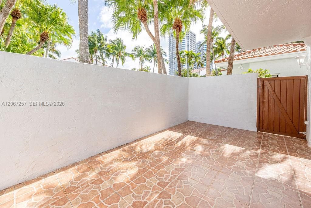 For Rent: $8,800 (5 beds, 3 baths, 2498 Square Feet)