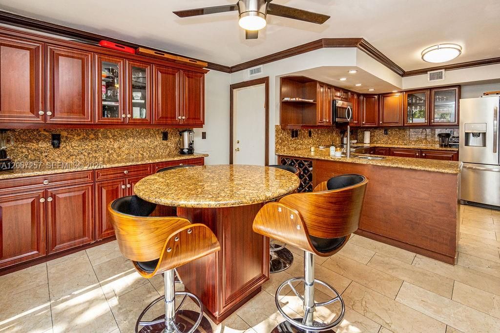For Rent: $8,800 (5 beds, 3 baths, 2498 Square Feet)
