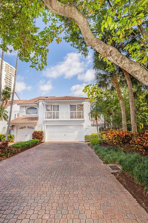 For Rent: $8,800 (5 beds, 3 baths, 2498 Square Feet)