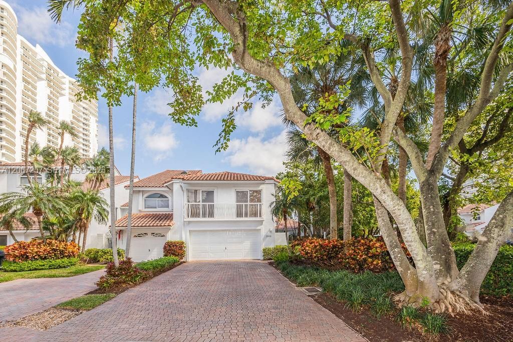 For Rent: $8,800 (5 beds, 3 baths, 2498 Square Feet)