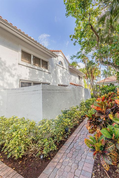 For Rent: $8,800 (5 beds, 3 baths, 2498 Square Feet)