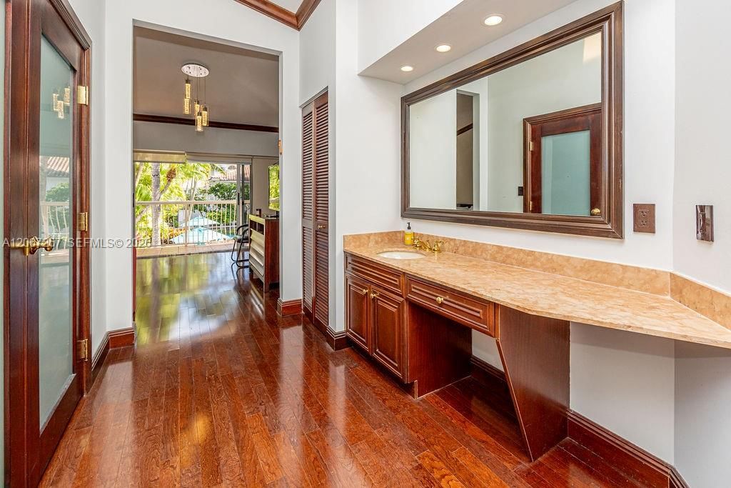 For Rent: $8,800 (5 beds, 3 baths, 2498 Square Feet)