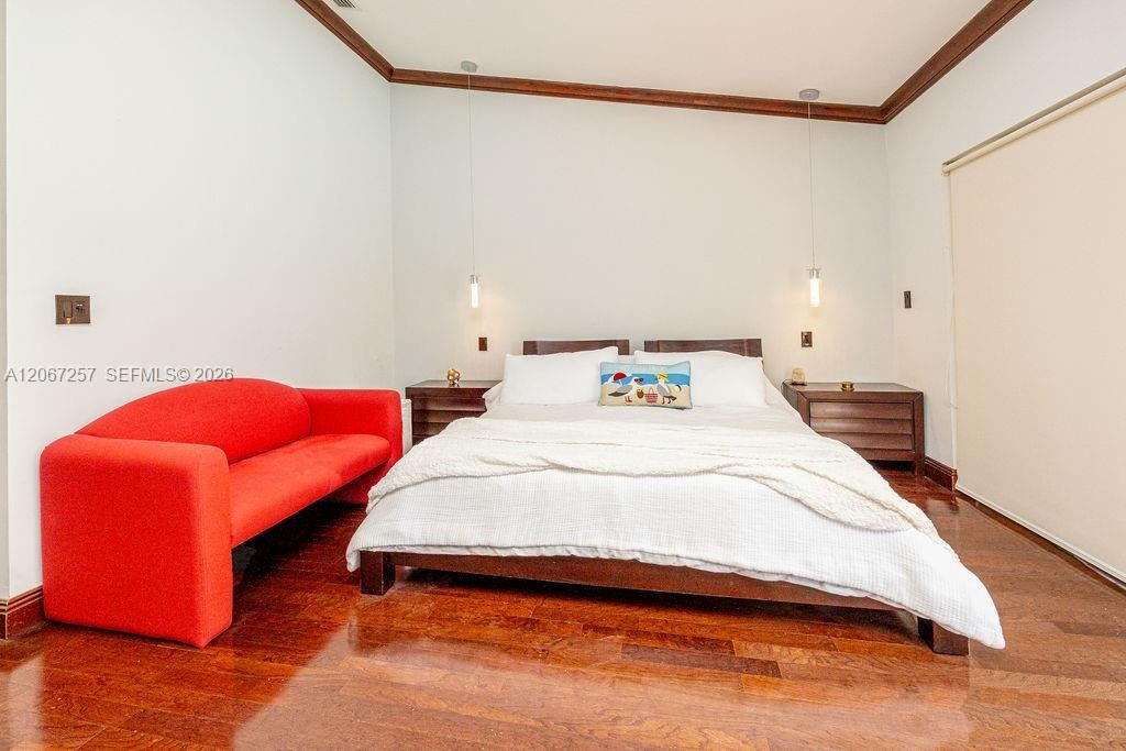 For Rent: $8,800 (5 beds, 3 baths, 2498 Square Feet)