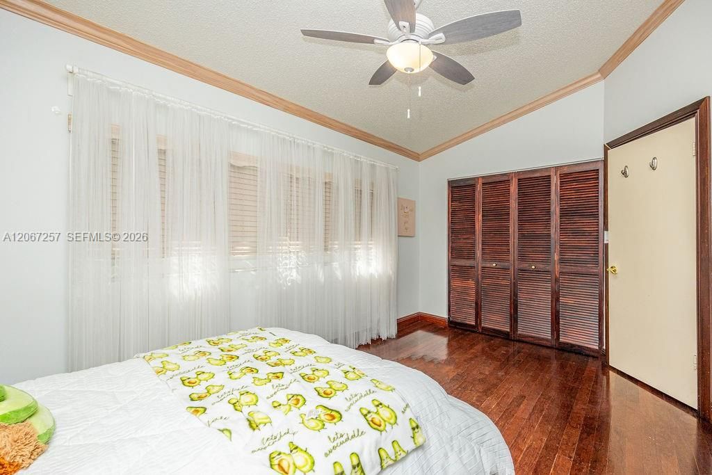 For Rent: $8,800 (5 beds, 3 baths, 2498 Square Feet)