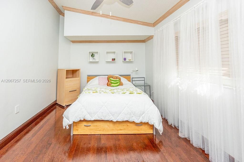 For Rent: $8,800 (5 beds, 3 baths, 2498 Square Feet)