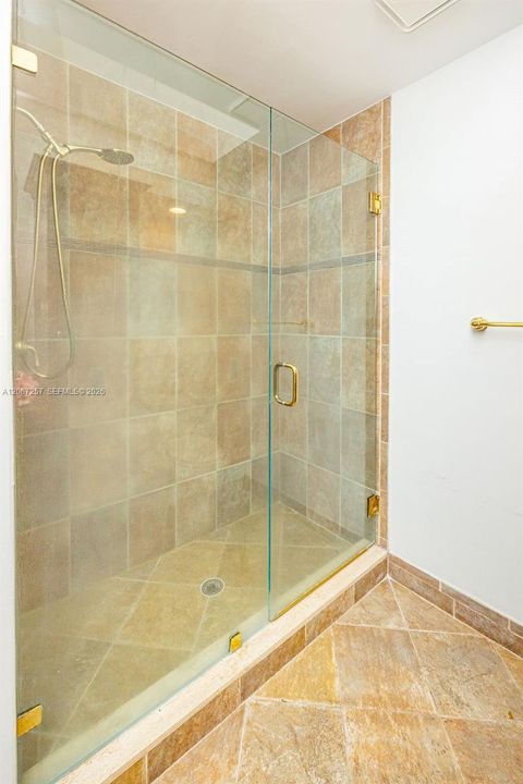 For Rent: $8,800 (5 beds, 3 baths, 2498 Square Feet)