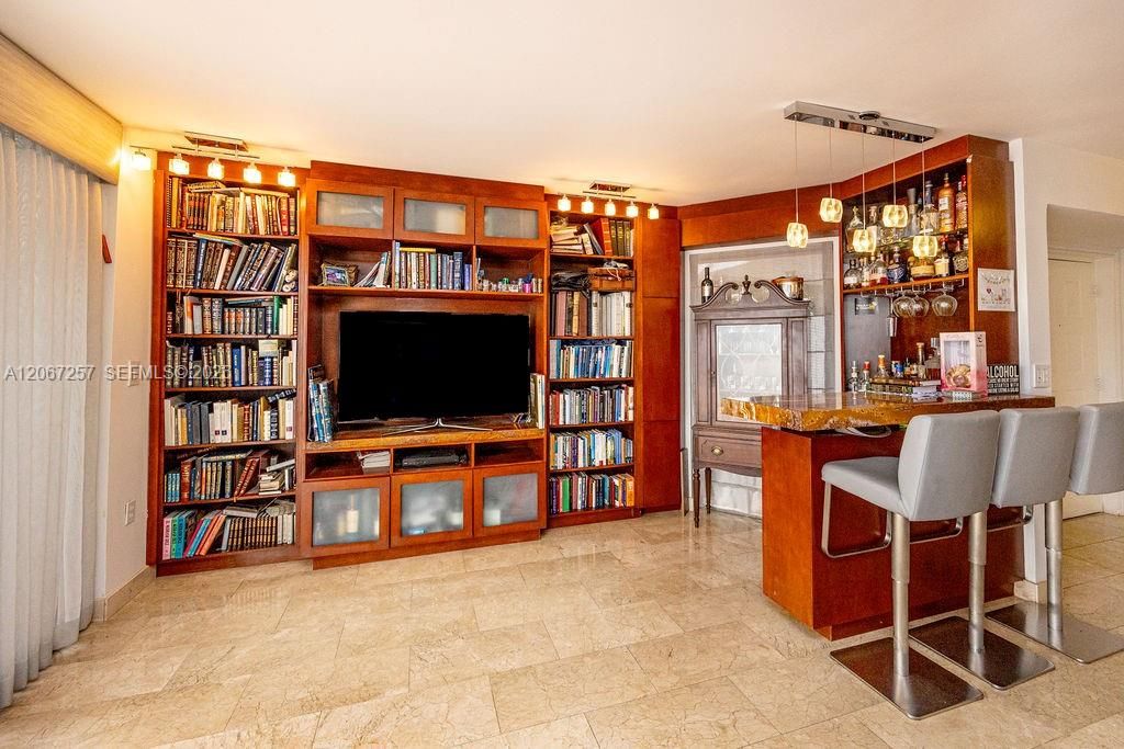For Rent: $8,800 (5 beds, 3 baths, 2498 Square Feet)