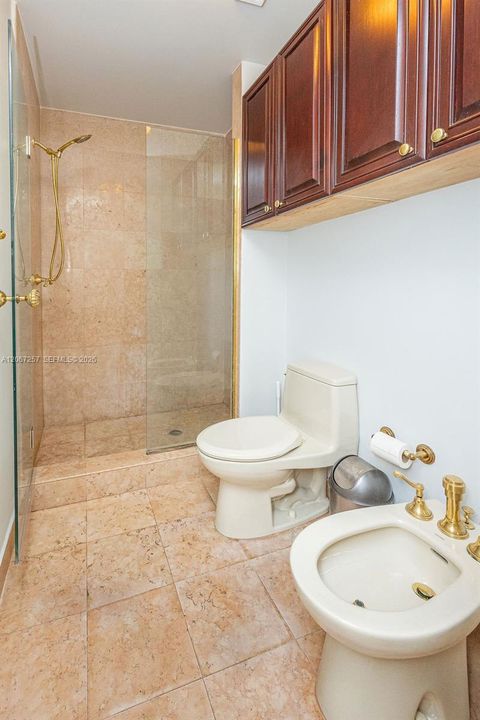 For Rent: $8,800 (5 beds, 3 baths, 2498 Square Feet)