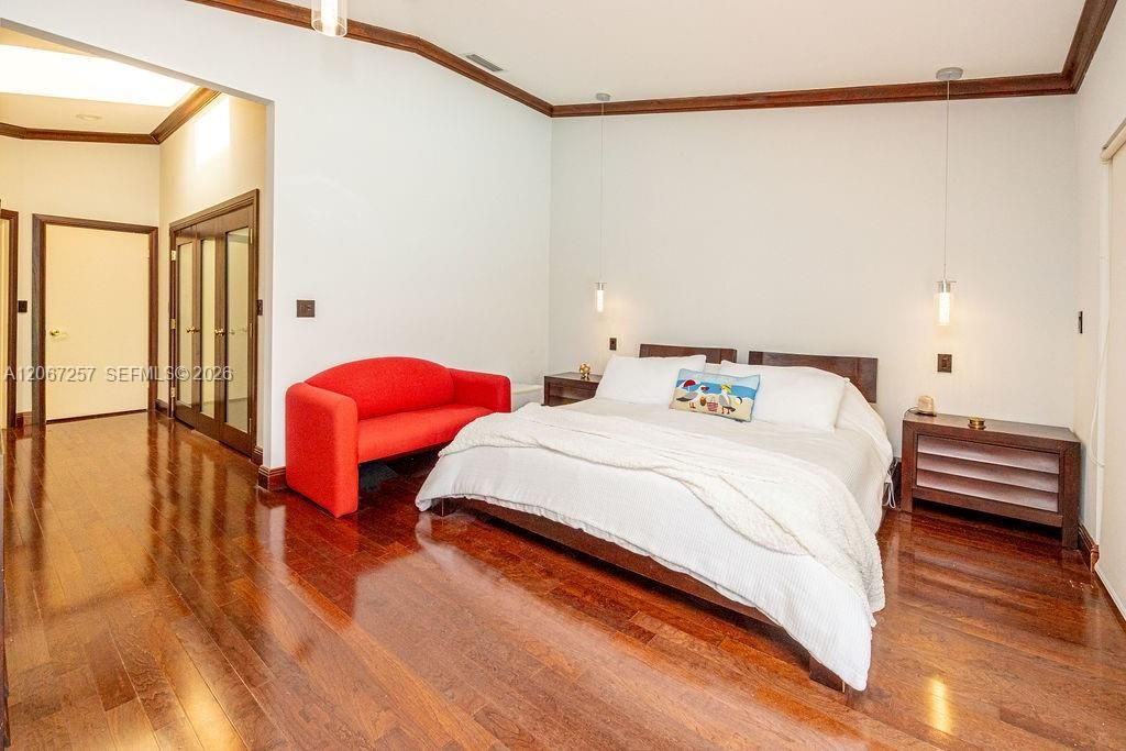 For Rent: $8,800 (5 beds, 3 baths, 2498 Square Feet)