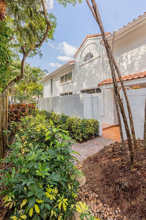 For Rent: $8,800 (5 beds, 3 baths, 2498 Square Feet)