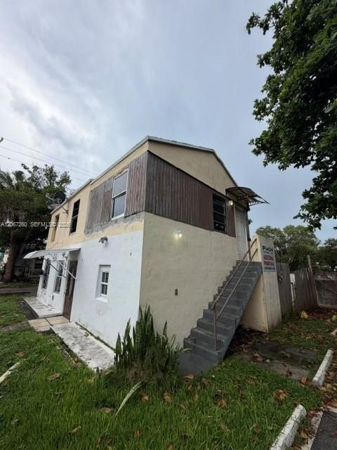 For Rent: $1,500 (1 beds, 1 baths, 3098 Square Feet)