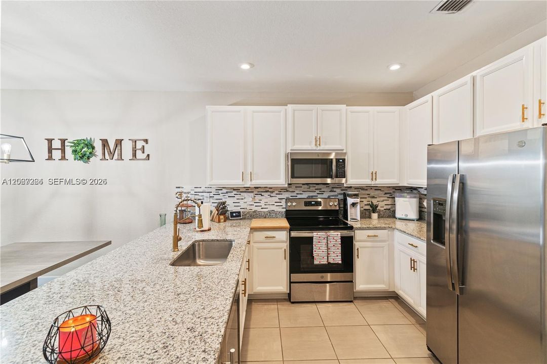 For Rent: $2,700 (3 beds, 2 baths, 1530 Square Feet)