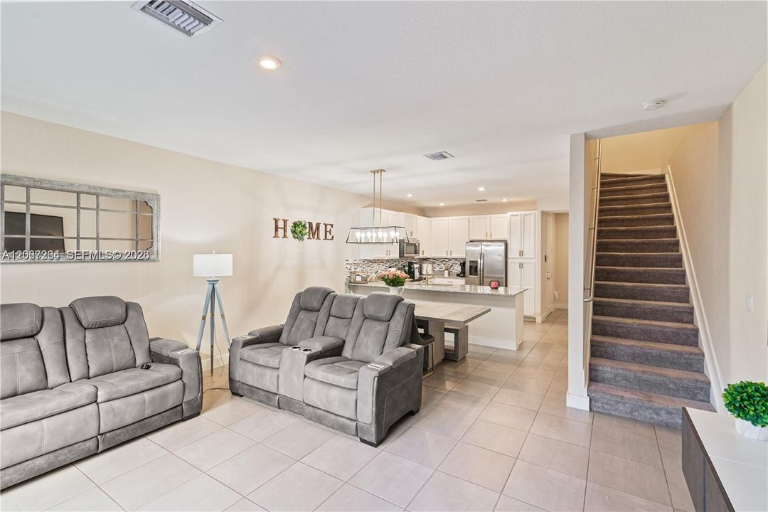 For Rent: $2,700 (3 beds, 2 baths, 1530 Square Feet)