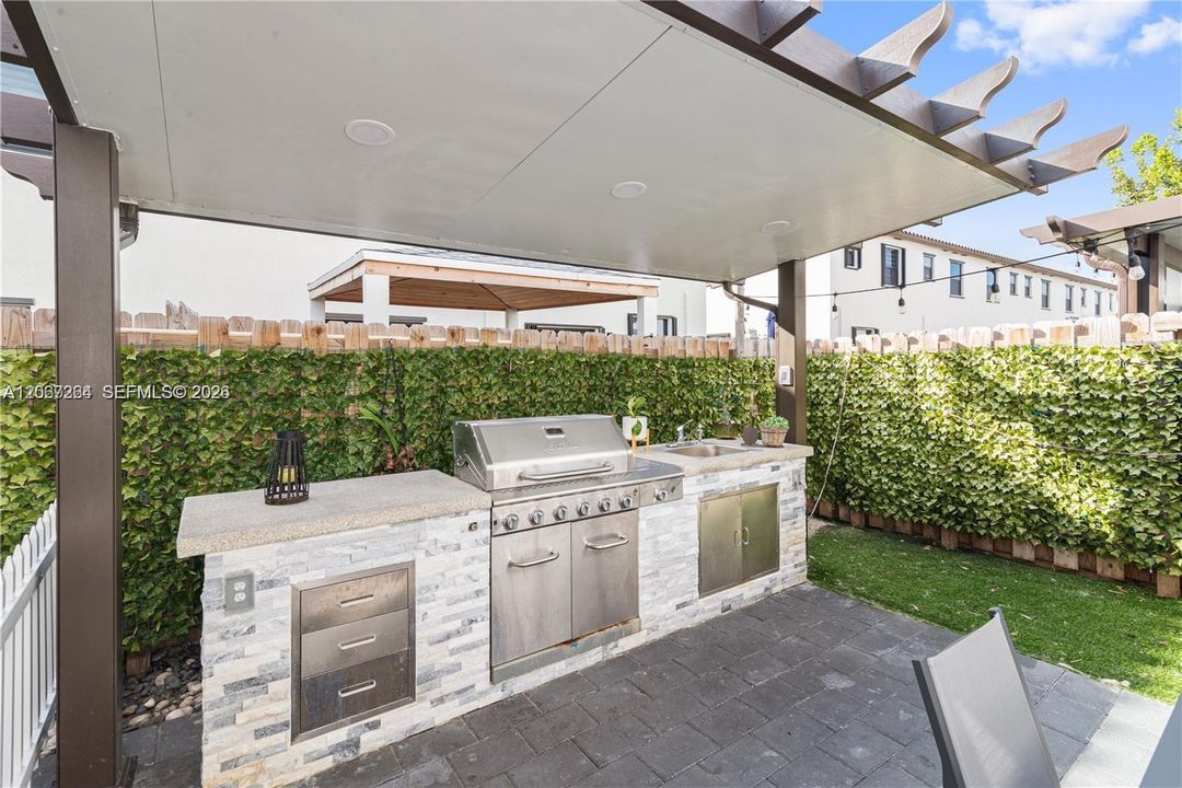 For Rent: $2,700 (3 beds, 2 baths, 1530 Square Feet)