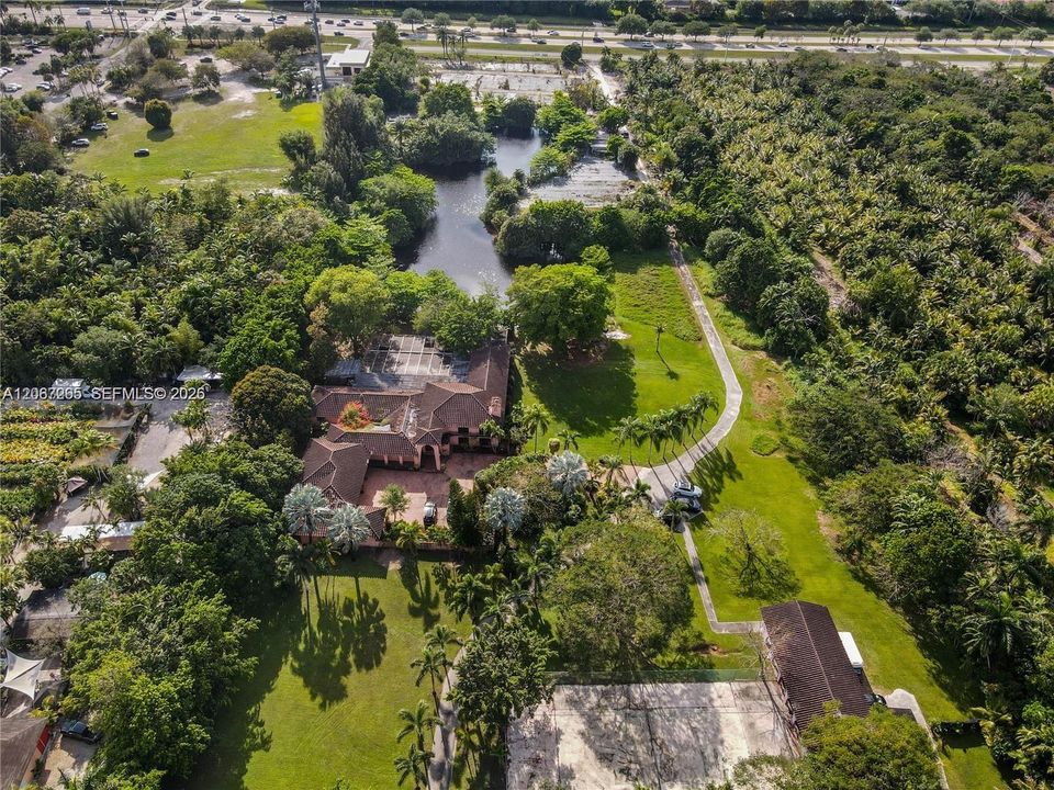 For Sale: $4,500,000 (6 beds, 8 baths, 10332 Square Feet)