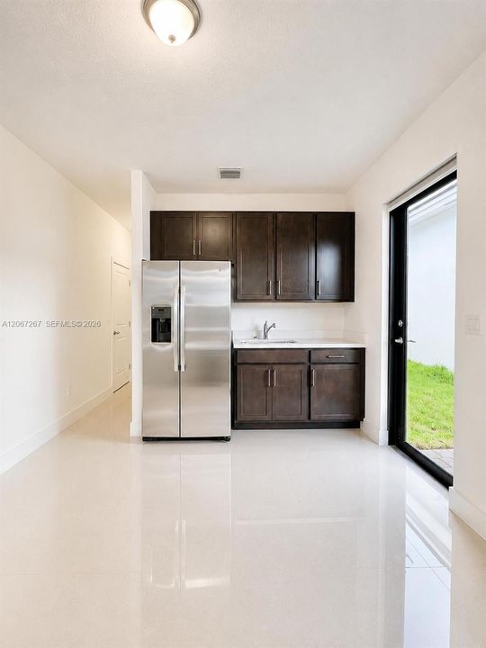 For Rent: $2,000 (1 beds, 1 baths, 750 Square Feet)