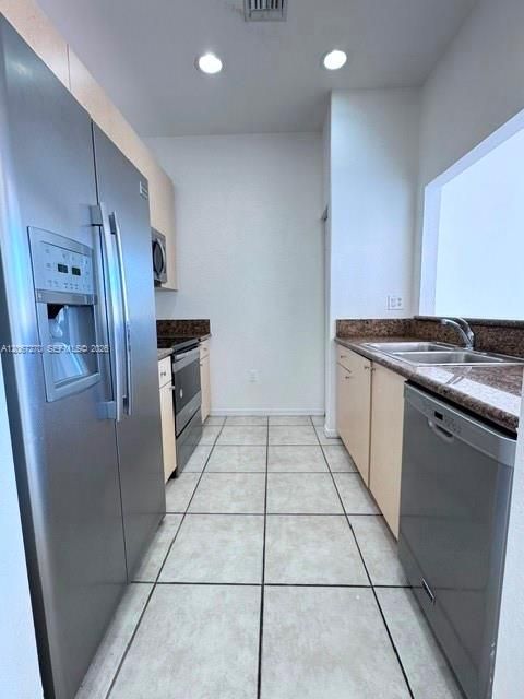 На продажу: $365,000 (3 спален, 2 ванн, 1216 Квадратных фут)