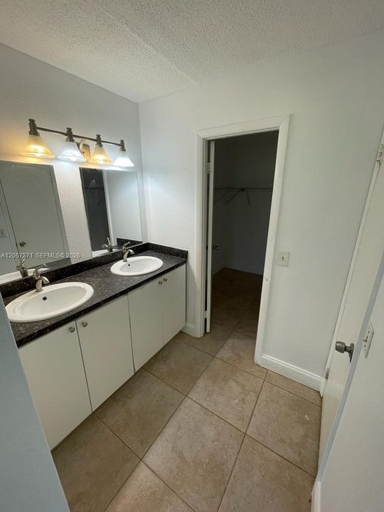 For Rent: $1,800 (2 beds, 2 baths, 1075 Square Feet)