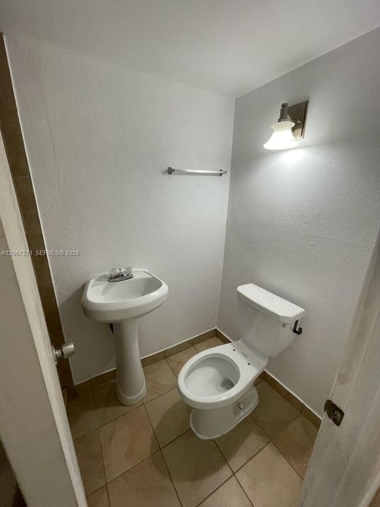 For Rent: $1,800 (2 beds, 2 baths, 1075 Square Feet)