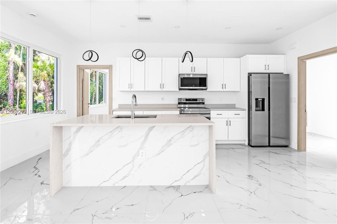 For Sale: $374,900 (3 beds, 2 baths, 1366 Square Feet)
