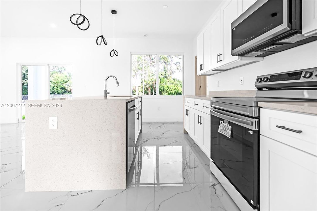For Sale: $374,900 (3 beds, 2 baths, 1366 Square Feet)