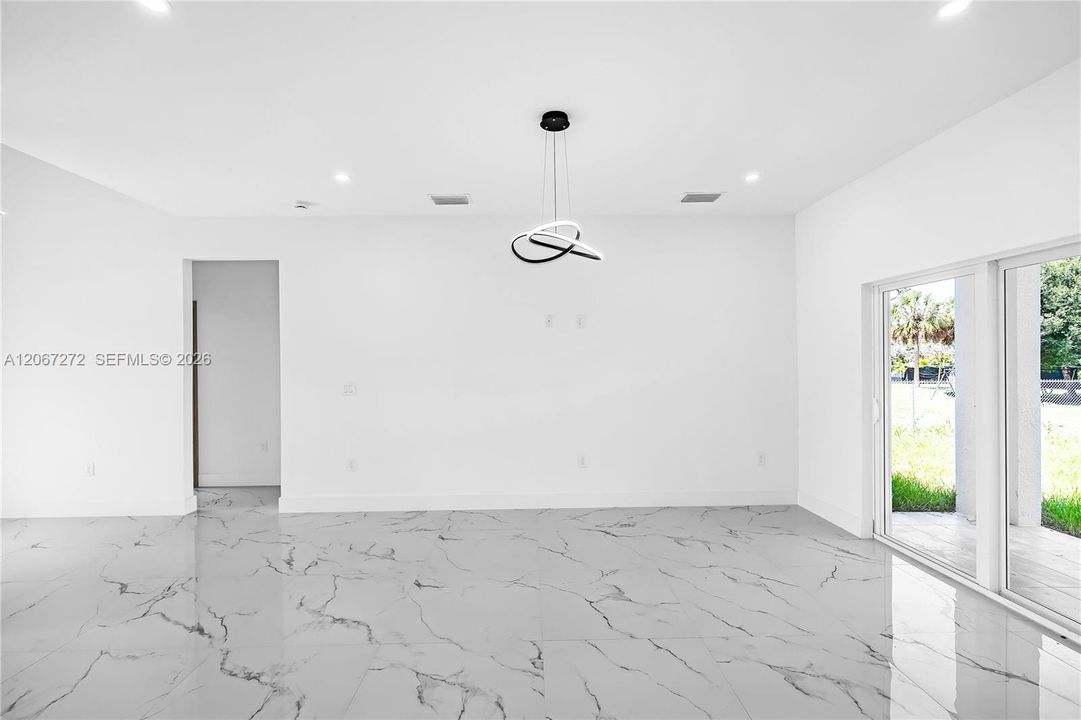 For Sale: $374,900 (3 beds, 2 baths, 1366 Square Feet)