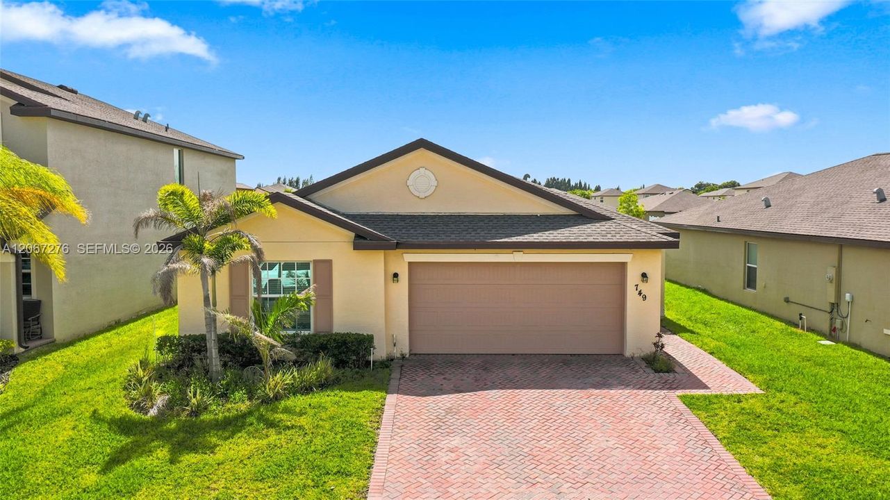 En Venta: $349,900 (4 camas, 2 baños, 1830 Pies cuadrados)